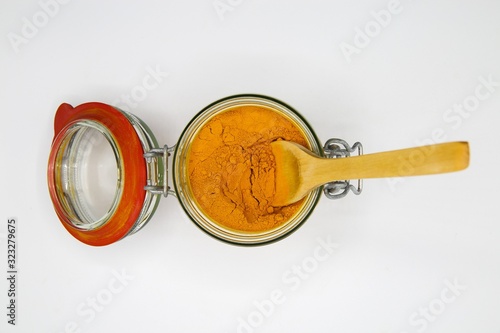 Bilde på lerret Top view on opening of isolated preserving glass jar with red rubber ring and ye