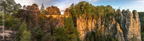 Wallpaper Mural Basteibrücke im Elbsandsteingebirge zu Sonnenaufgang Torontodigital.ca