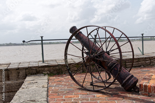 Canon du fort Zeelandia à Paramaribo au Suriname