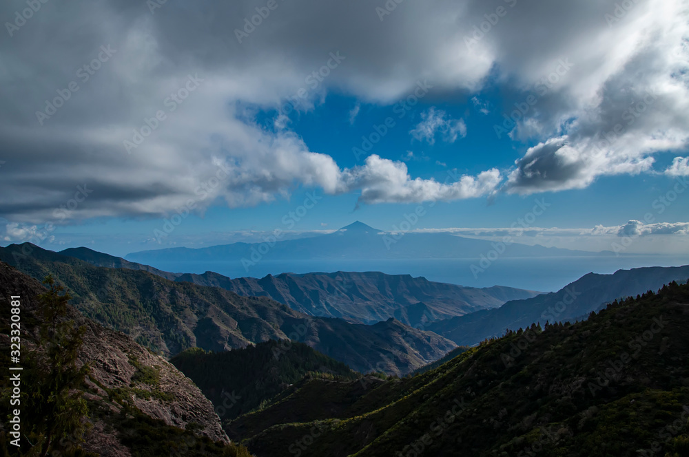 Obraz premium paisaje del teide desde la gomera