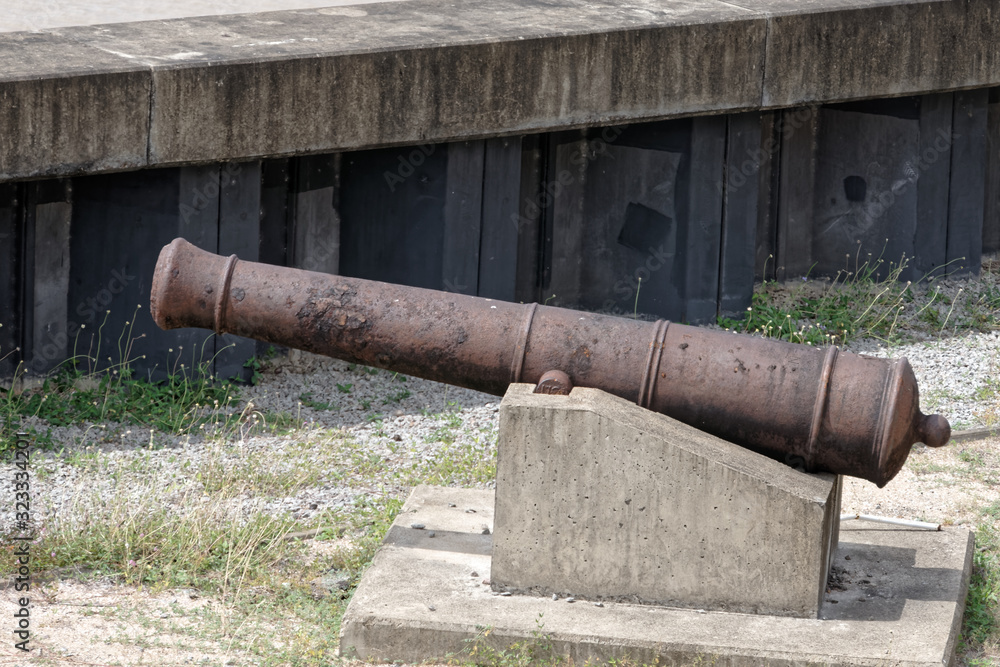 Canon de défense au fort Zeelandia à Paramaribo au Suriname