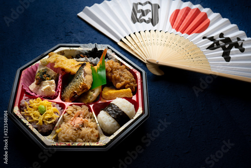幕の内弁当と日本の扇子 photo