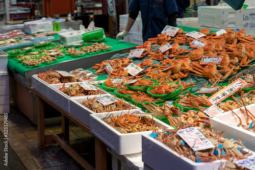 金沢の台所　近江町市場　カニ漁解禁