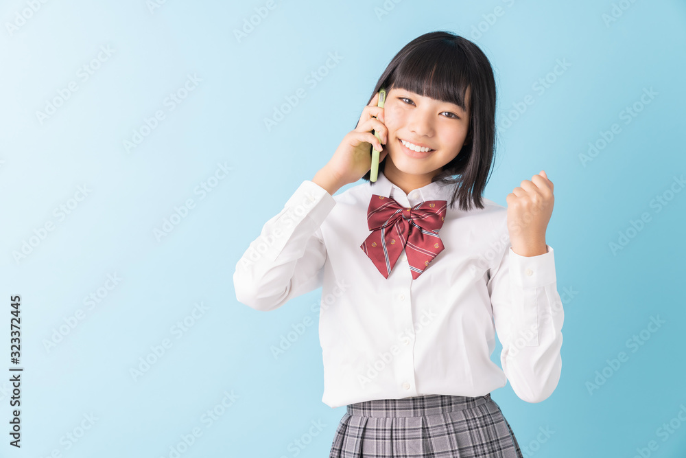 女子学生　制服　電話