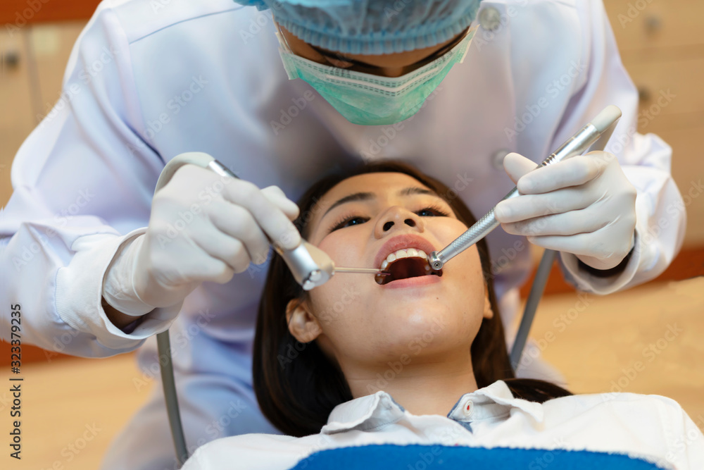 The Doctor is holding the tools for the patient.Dentist examined the patient's teeth at the clinic.Dentists perform dental floss and oral hygiene for patients at the clinic. The Doctor is holding the tools for the patient.Dentist examined the patient's teeth at the clinic.Dentists perform dental floss and oral hygiene for patients at the clinic.