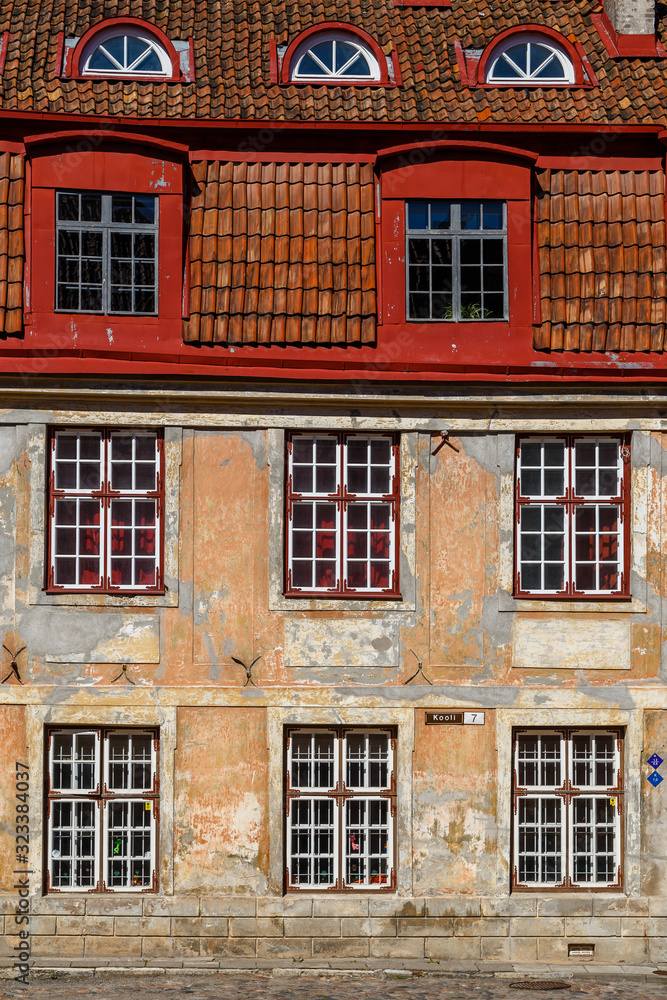 Fototapeta premium Facade in the old town of Tallinn, Estonia