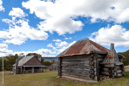 Fotografie Coolamine Homestead in the Kosciuszko National Park in the Snowy Mountains, New South Wales, Australia