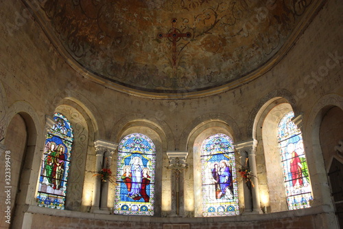 Fototapeta Avallon : vitraux dans le chœur de l'église Saint-Lazare (Bourgogne)