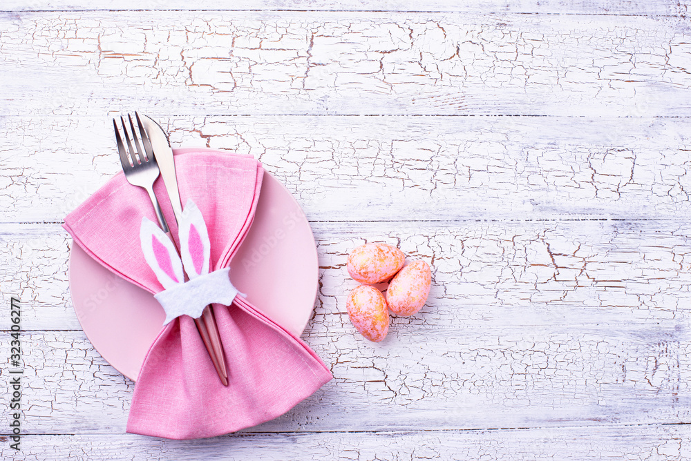 Naklejka premium Easter table setting in pink color
