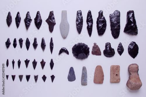 石器　黒曜石　鏃　打製石器　磨製石器　採掘　出土品 500_F_323407849_Xm73rK3MjRnZGP