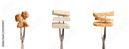 Φωτογραφία Soy meat, soybean cheese Tofu and Tempeh on forks