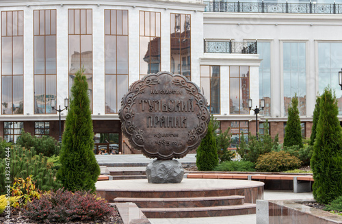 Obraz na plátně Tula, Russia - September, 16, 2016: Monument to the famous Tula gingerbread in the city of Tula