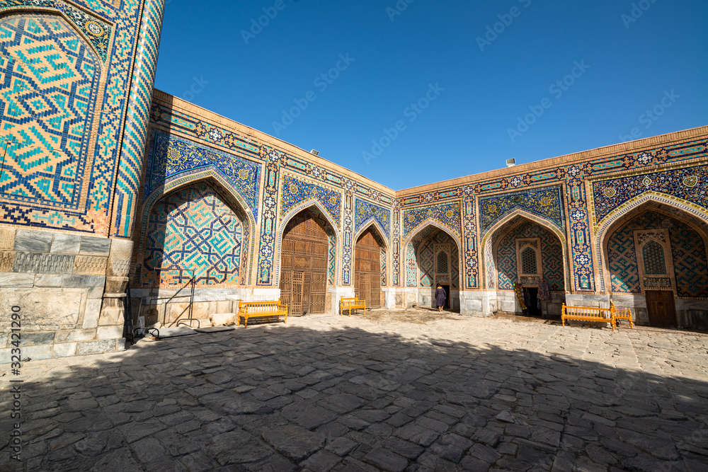 Fototapeta premium Registan square on a sunny day in Samarkand, Uzbekistan