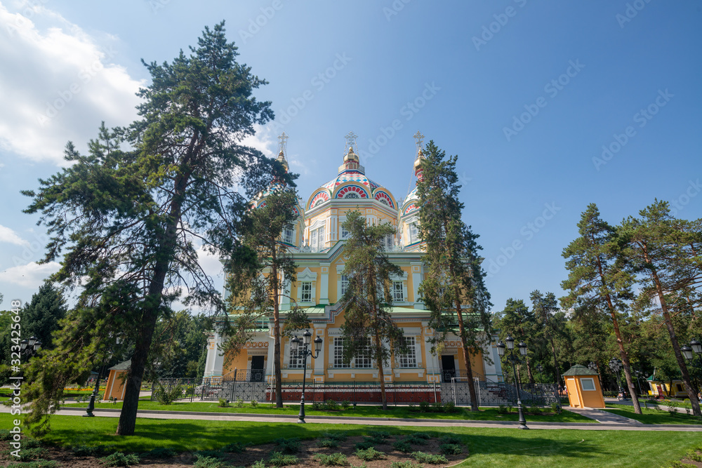 Obraz premium Ascension Cathedral / Zenkov Cathedral In Panfilov Park On An Overcast Day In Almaty The Former Capital City of Kazakhstan, Central Asia