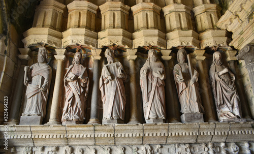 Enclos paroissial de Pleyben dans le Finistère en Bretagne son église, sa porte triomphale et son ossuaire