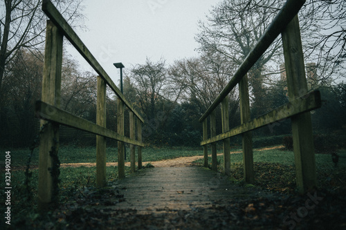 Petit pont en bois photo