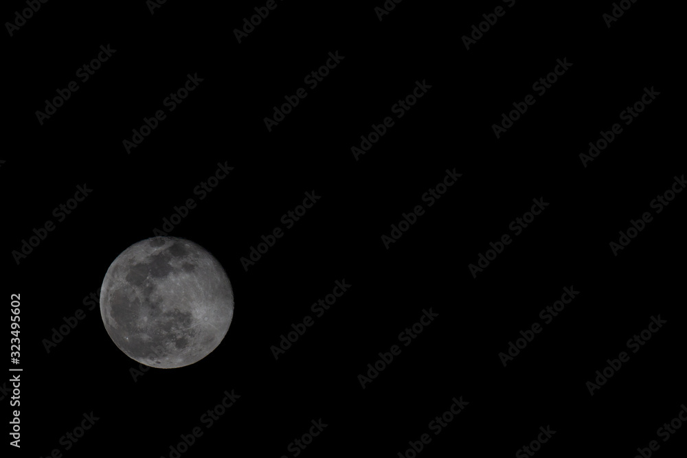 Obraz premium Full moon with craters