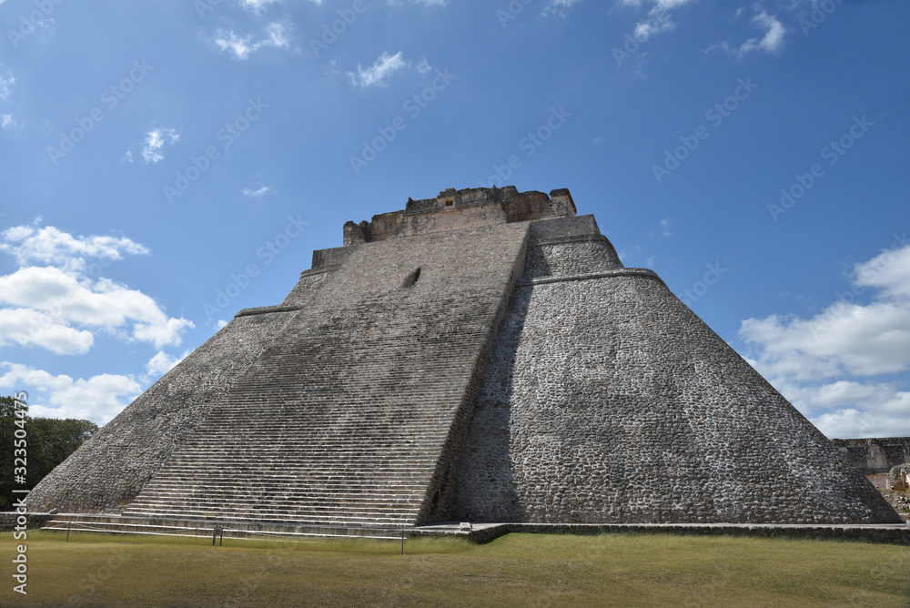 Grande pyramide maya à Uxmal, Mexique Grande pyramide maya à Uxmal, Mexique