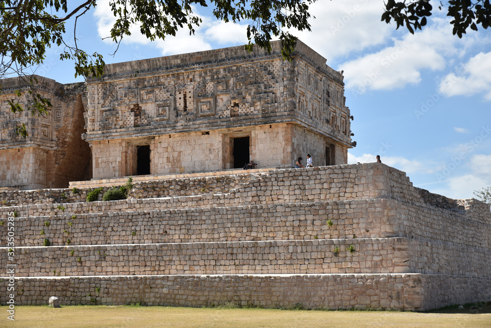 Naklejka premium Temple maya à Uxmal, Mexique
