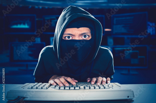 Tablou pe pânză Man typing fiercely and cautiously in system room