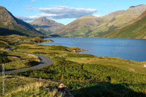 Obraz na płótnie Winding roads towards Wasdale head and Scafell Pike on a summer afternoon with blue skies and calm water w salonie