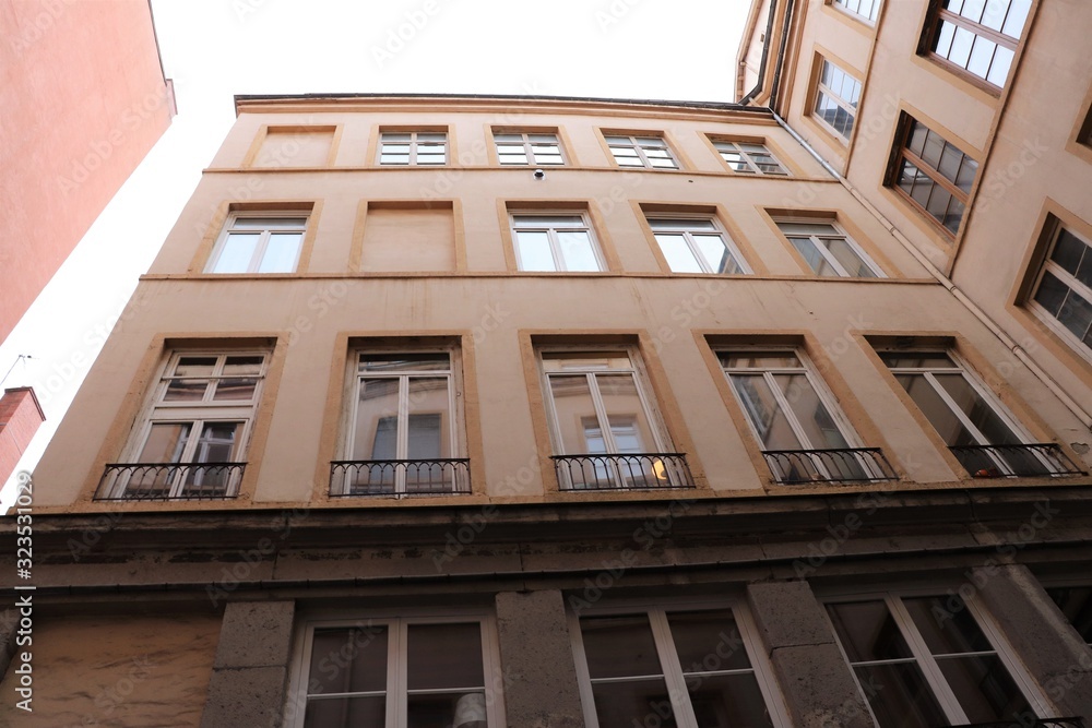 Obraz premium Traboule lyonnaise du 6 rue Rene Leynaud au 3 a 5 rue des Capucins - Ville de Lyon - Département du Rhône - France