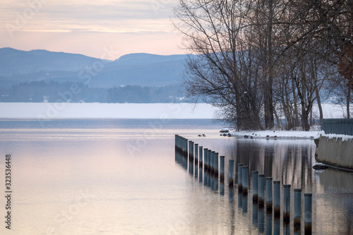 Lac Memphrémagog en hiver, Magog, Québec Canada © Helene Gaudreau