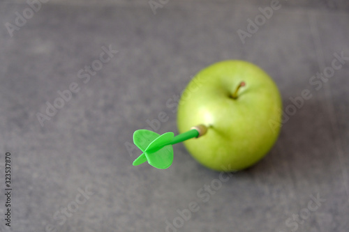 green apple and dart, to be committed to losing weight,