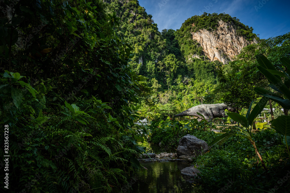 Obraz premium Scenic mountains and lake view in Tambun, Perak
