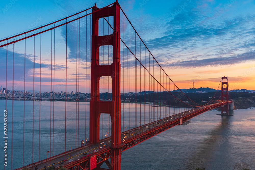 Golden Gate Bridge at night