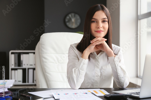 Young female accountant wor...