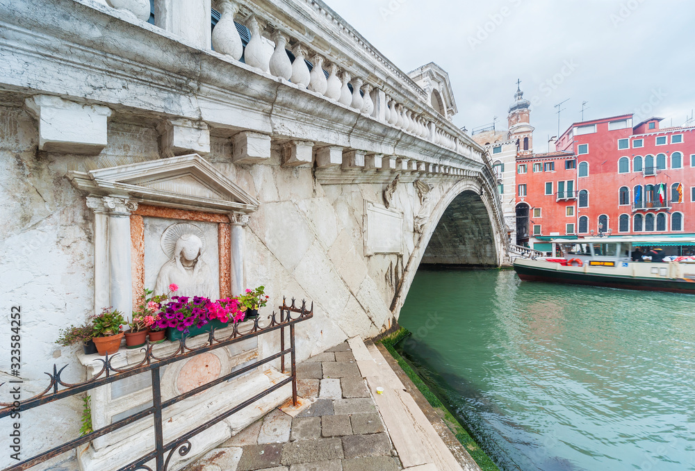 The Rialto Bridge (Italian: Ponte di Rialto; Venetian: Ponte de Rialto) is the oldest of the four bridges spanning the Grand Canal in Venice, Italy
