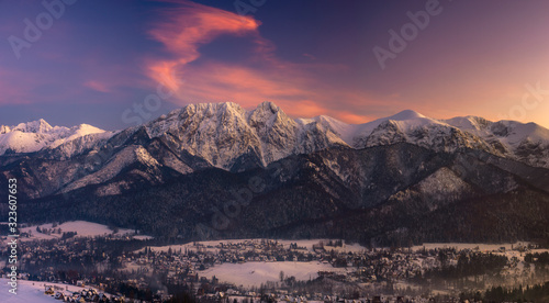 Fototapeta Naklejka Na Ścianę i Meble -  Winter panorama of the resort of Zakopane in Poland