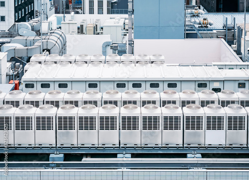 Fotografía Heating ventilation and air conditioning system on Building rooftop Maintenance