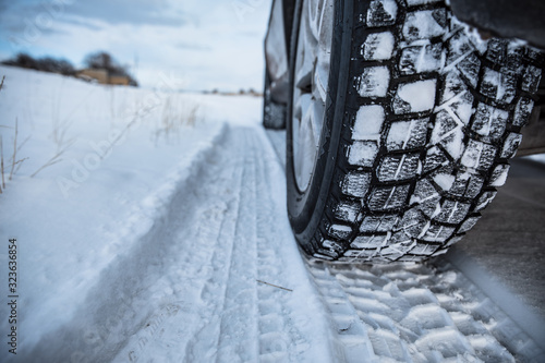 Winter tires in snow © Daniel