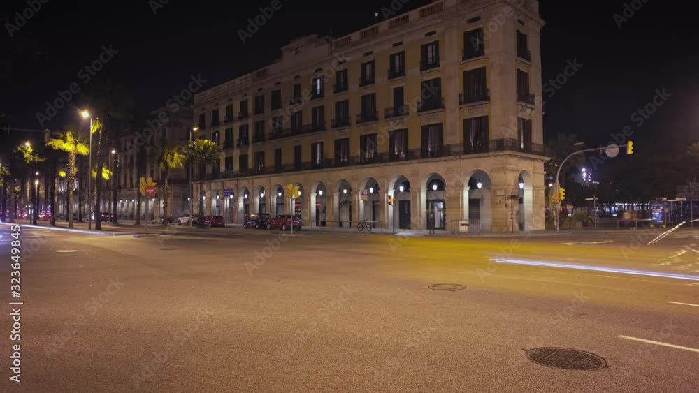 TimeLapse en las calles de Barcelona por la noche TimeLapse en las calles de Barcelona por la noche