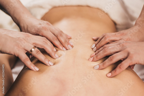 Four-hand massage, also known as synchronous massage, is considered difficult for proper performance and at the same time very exclusive and delivering maximum pleasant sensations