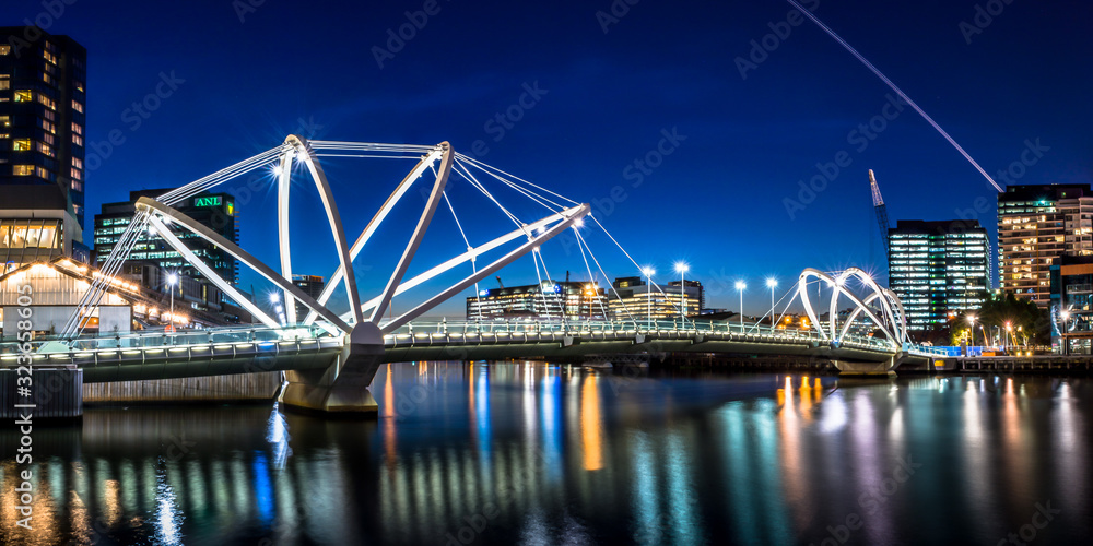 Fototapeta premium Wafarer's Bridge