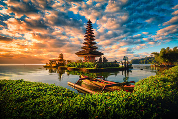 Wandcirkels Bali Pura Ulun Danu Bratan bij zonsopkomst  © nuttawutnuy