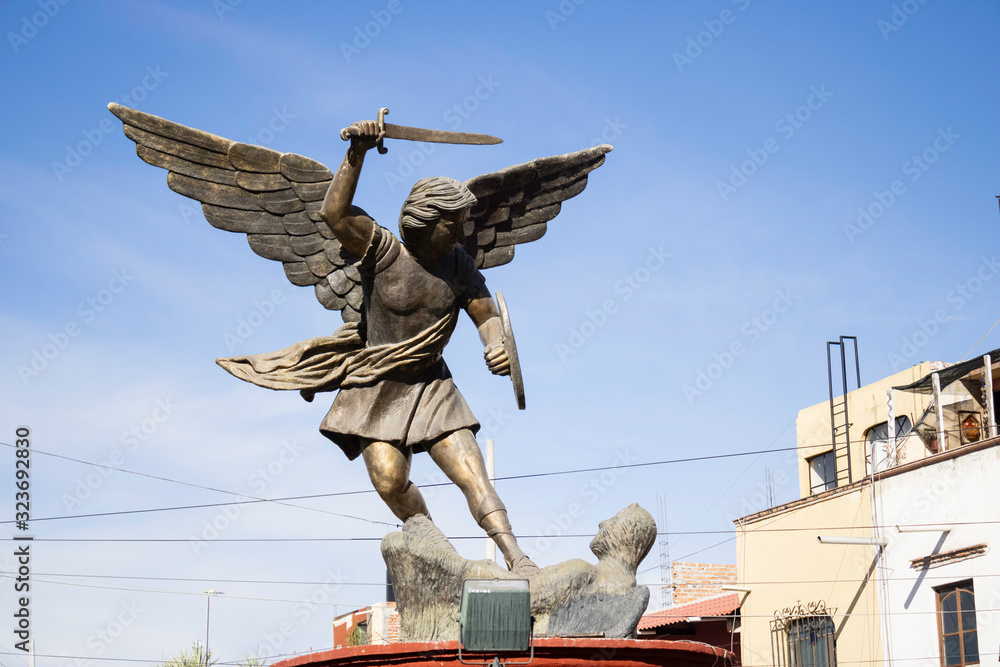 Fototapeta premium San Miguel Arcángel monument in the city of San Miguel de Allende, Guanajuato, Mexico, entrance to the city