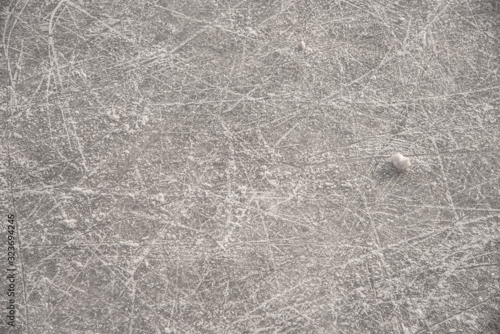 Naklejka premium traces on the ice from skates on the rink