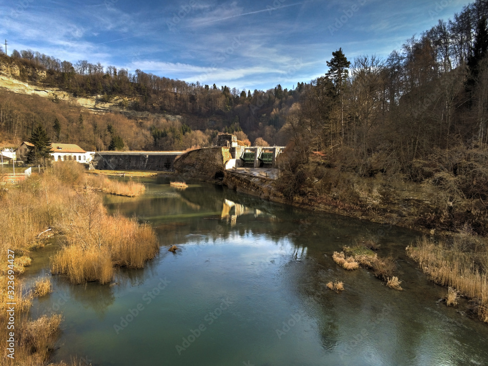 Fribourg, barrage de la maigerauge le long de la Sarine, Suisse