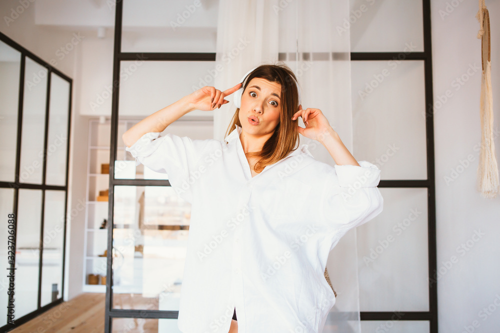 Pretty woman have fine on her bedroom. Pretty woman have fine on her bedroom.