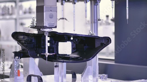 Professional 3D Measuring Machine, Fully-Automatic Tool Changing, CNC Measurement for Plastic Moldings, Inspection of Housing for Headlamp in Automotive Factory