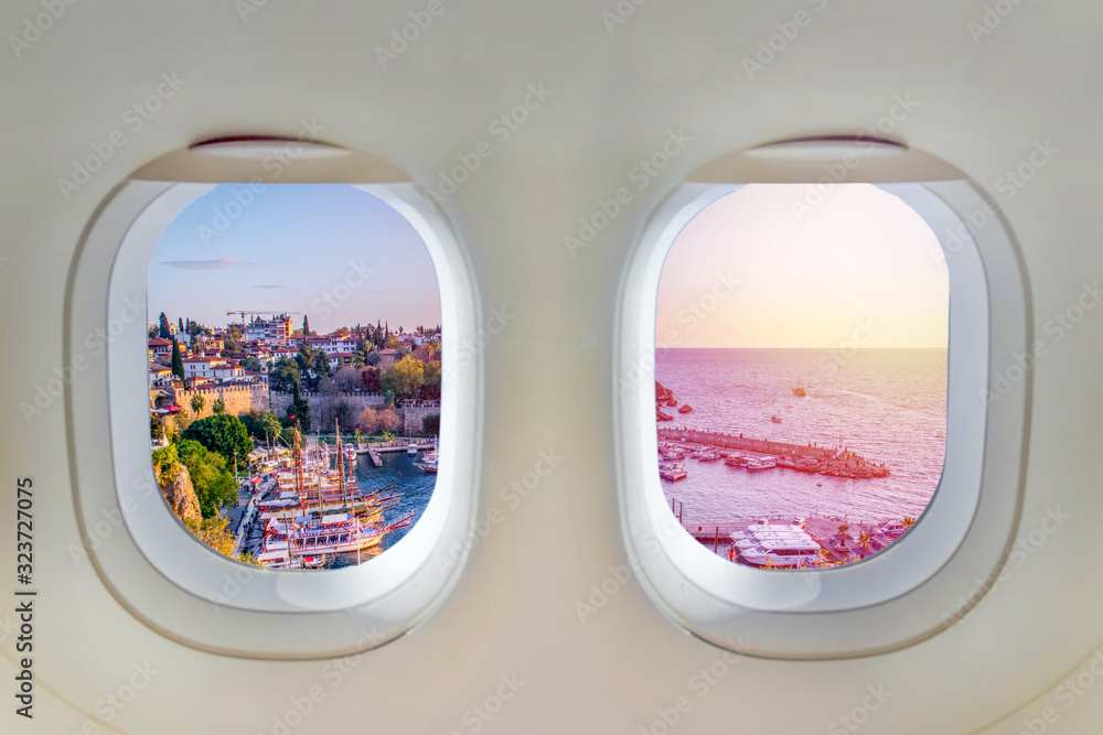 Fototapeta premium Miasto Antalya widziane z okna samolotu - Antalya, Turcja