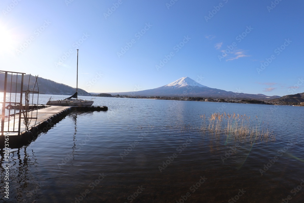 Naklejka premium 河口湖からの富士山