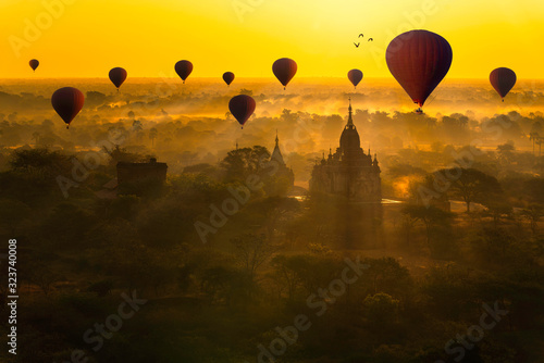 Sunrise many hot air balloon in Bagan, Myanmar Fototapet