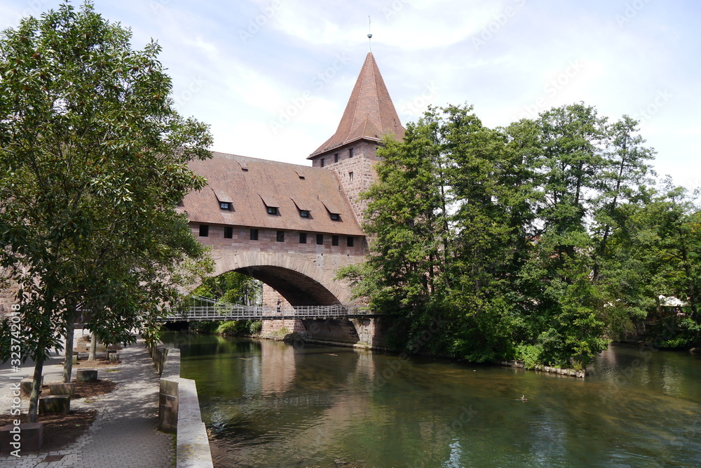  Fronveste Nürnberg mit Kettensteg