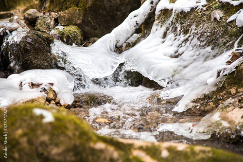 gefrorene Wasserf  lle B  rensch  tzklamm 