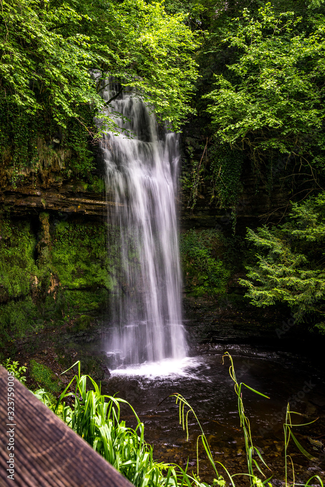 Obraz premium Long exposure of Glencar waterfall in Ireland - IV